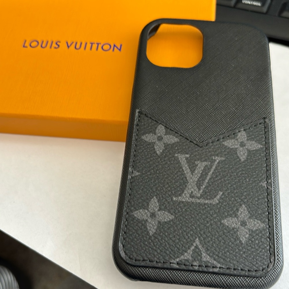 Louis Vuitton iPhone 15 case black